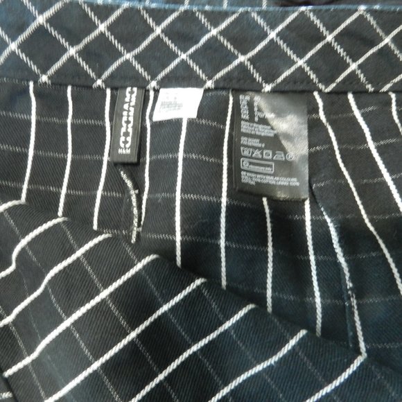 Windowpane check pattern, side button, banded waist black & white A line skirt - Picture 4 of 4